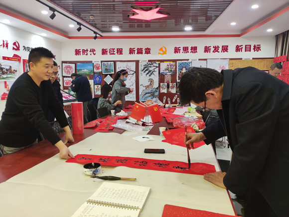 1--清水川能源公司組織開展“迎新春、寫春聯、送祝福”活動_副本.png