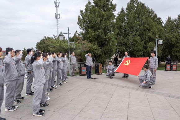 2--清水川能源公司黨委開展“緬懷革命先烈 弘揚先輩精神”文明實踐活動.jpg